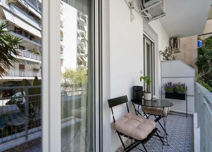 Adela'S Apartment Br & Lr Next To Metro And 20' From Acropolis